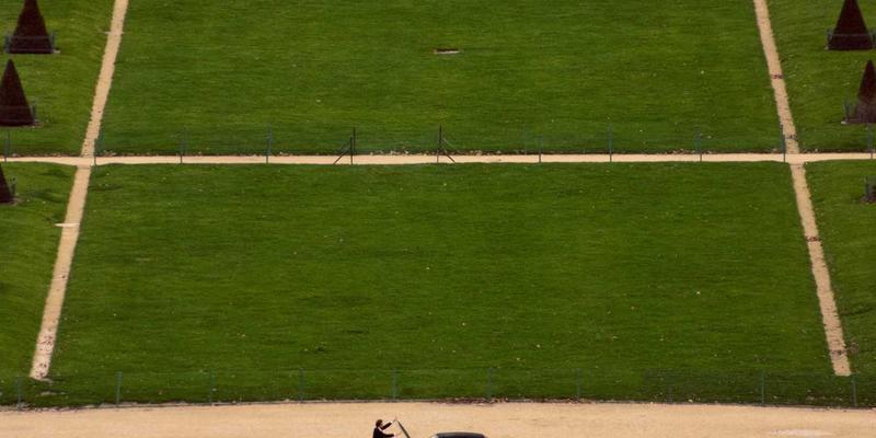 格格城市公共艺术漫步指南：在街头雕塑与壁画中，读懂一座城的便民哲学与生活温度